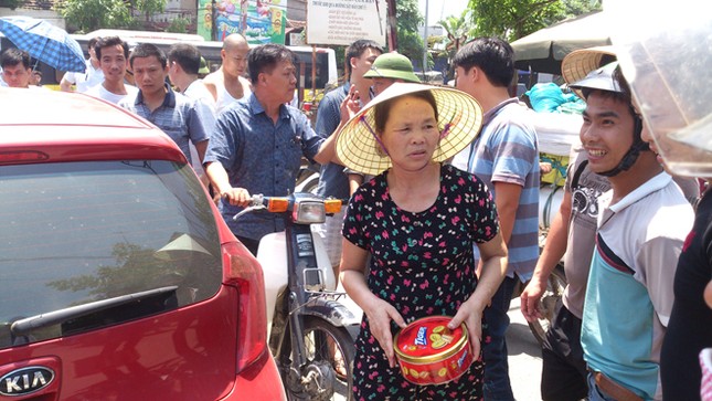 Băng trộm đi ô tô bị bắt vì tàu hỏa chặn đường ảnh 4